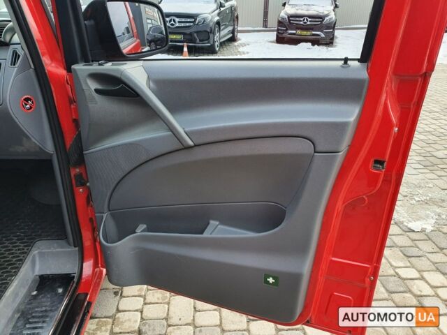 Червоний Мерседес Віто, об'ємом двигуна 2.2 л та пробігом 237 тис. км за 12000 $, фото 16 на Automoto.ua