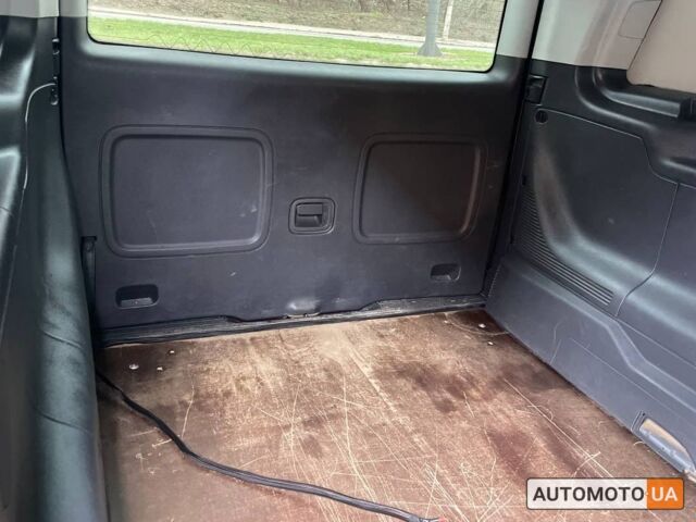 Красный Мерседес Вито, объемом двигателя 2.2 л и пробегом 306 тыс. км за 12500 $, фото 16 на Automoto.ua