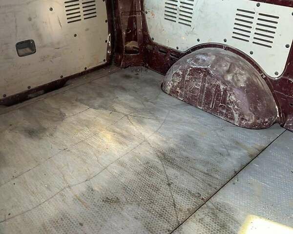 Червоний Мерседес Віто, об'ємом двигуна 2.2 л та пробігом 268 тис. км за 8300 $, фото 5 на Automoto.ua