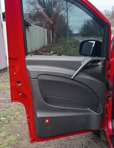 Червоний Мерседес Віто, об'ємом двигуна 2.14 л та пробігом 336 тис. км за 13200 $, фото 6 на Automoto.ua