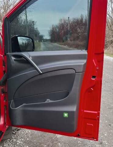 Червоний Мерседес Віто, об'ємом двигуна 2.14 л та пробігом 336 тис. км за 13200 $, фото 7 на Automoto.ua