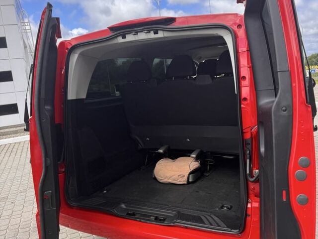 Красный Мерседес Вито, объемом двигателя 2.1 л и пробегом 384 тыс. км за 19899 $, фото 6 на Automoto.ua