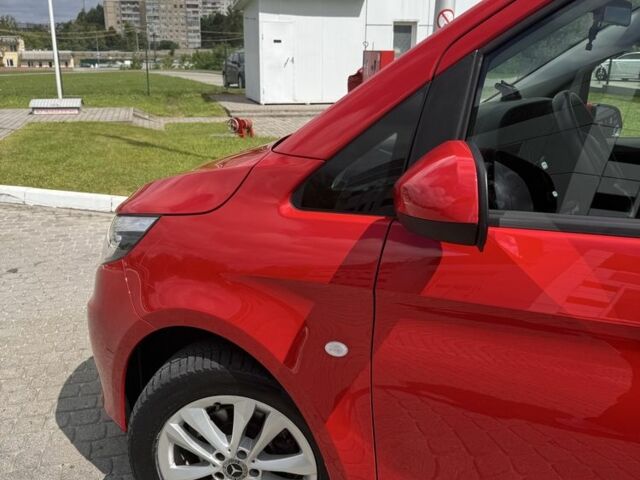 Красный Мерседес Вито, объемом двигателя 2.1 л и пробегом 384 тыс. км за 19899 $, фото 5 на Automoto.ua