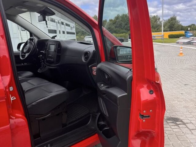 Красный Мерседес Вито, объемом двигателя 2.1 л и пробегом 384 тыс. км за 19899 $, фото 15 на Automoto.ua