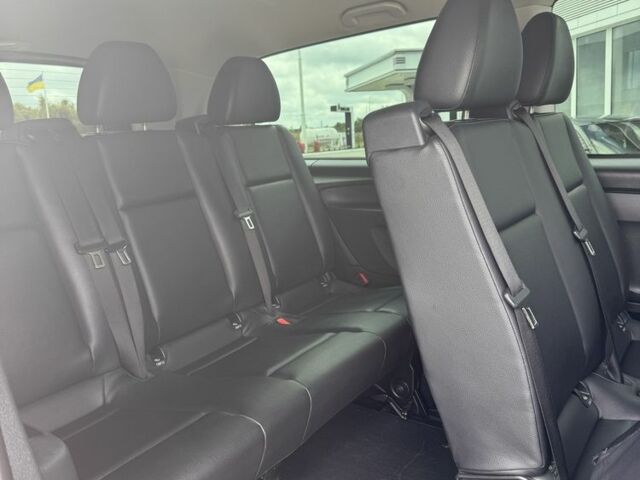 Красный Мерседес Вито, объемом двигателя 2.1 л и пробегом 384 тыс. км за 19899 $, фото 12 на Automoto.ua