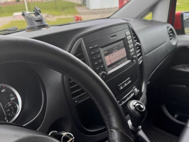 Красный Мерседес Вито, объемом двигателя 2.1 л и пробегом 384 тыс. км за 19899 $, фото 9 на Automoto.ua