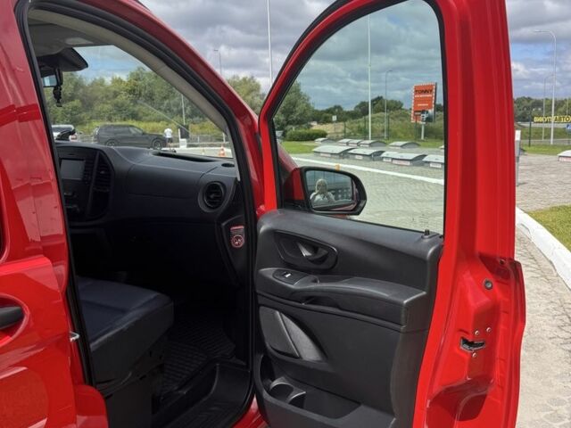 Красный Мерседес Вито, объемом двигателя 2.1 л и пробегом 384 тыс. км за 19899 $, фото 10 на Automoto.ua