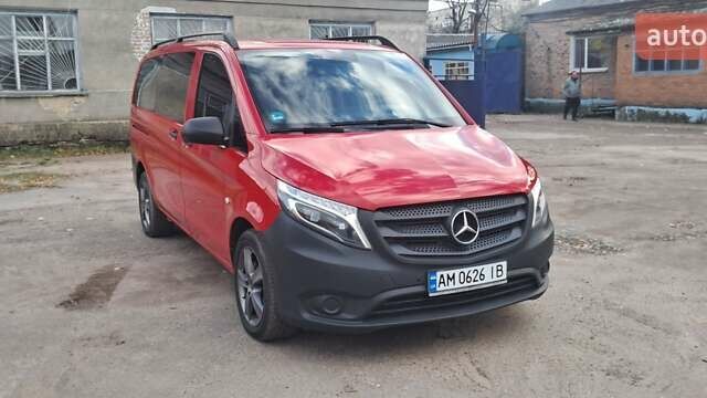 Красный Мерседес Вито, объемом двигателя 2.15 л и пробегом 260 тыс. км за 26999 $, фото 8 на Automoto.ua