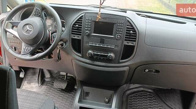 Мерседес Вито 2018 в Трускавце на Automoto.ua Красный Мерседес Вито, объемом двигателя 2.14 л и пробегом 186 тыс. км за 36999 $, фото 11 на Automoto.ua