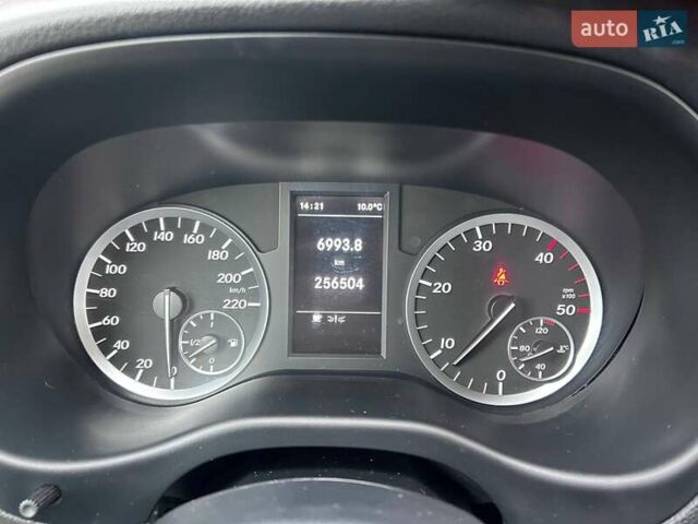 Красный Мерседес Вито, объемом двигателя 2.14 л и пробегом 255 тыс. км за 26990 $, фото 21 на Automoto.ua