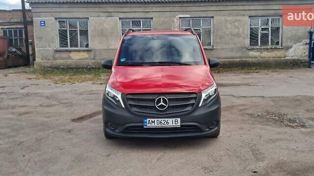 Красный Мерседес Вито, объемом двигателя 2.15 л и пробегом 260 тыс. км за 26999 $, фото 13 на Automoto.ua