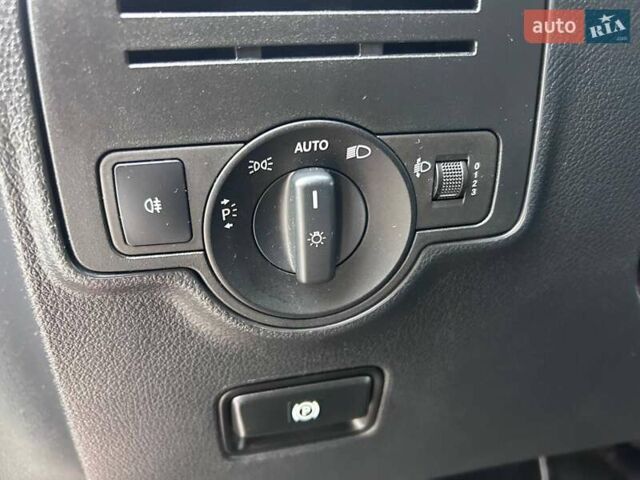 Красный Мерседес Вито, объемом двигателя 2.14 л и пробегом 255 тыс. км за 26990 $, фото 15 на Automoto.ua