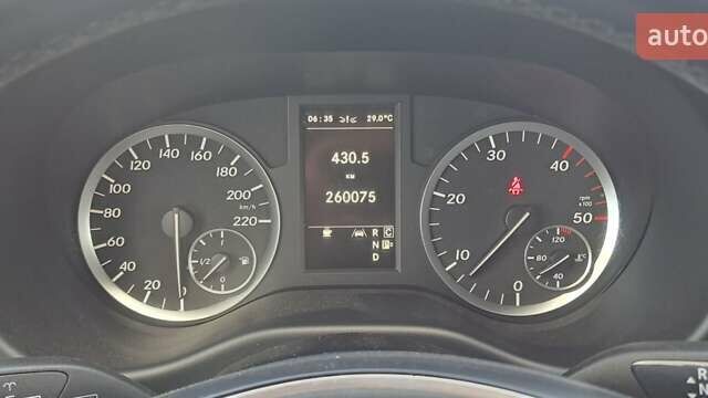 Красный Мерседес Вито, объемом двигателя 2.14 л и пробегом 260 тыс. км за 21300 $, фото 30 на Automoto.ua