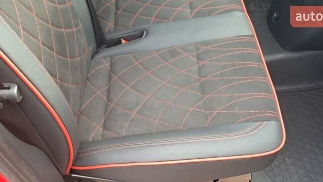 Красный Мерседес Вито, объемом двигателя 2.15 л и пробегом 260 тыс. км за 26999 $, фото 58 на Automoto.ua