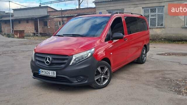 Красный Мерседес Вито, объемом двигателя 2.15 л и пробегом 260 тыс. км за 26999 $, фото 2 на Automoto.ua