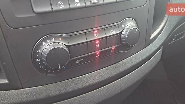 Красный Мерседес Вито, объемом двигателя 2.15 л и пробегом 260 тыс. км за 26999 $, фото 43 на Automoto.ua