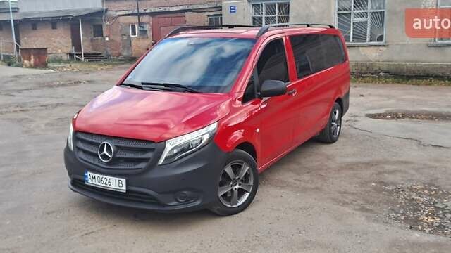 Красный Мерседес Вито, объемом двигателя 2.15 л и пробегом 260 тыс. км за 26999 $, фото 3 на Automoto.ua