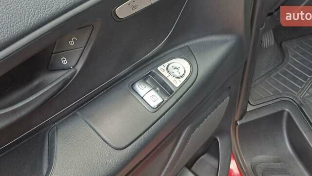 Красный Мерседес Вито, объемом двигателя 2.15 л и пробегом 260 тыс. км за 26999 $, фото 53 на Automoto.ua