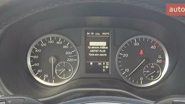Красный Мерседес Вито, объемом двигателя 2.14 л и пробегом 260 тыс. км за 21300 $, фото 32 на Automoto.ua