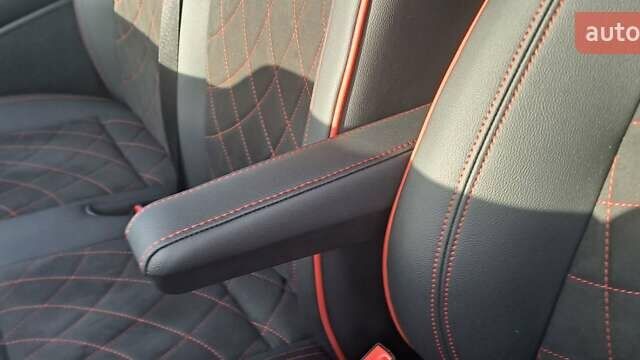 Красный Мерседес Вито, объемом двигателя 2.15 л и пробегом 260 тыс. км за 26999 $, фото 50 на Automoto.ua