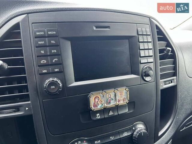 Красный Мерседес Вито, объемом двигателя 2.14 л и пробегом 255 тыс. км за 26990 $, фото 20 на Automoto.ua