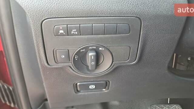 Красный Мерседес Вито, объемом двигателя 2.15 л и пробегом 260 тыс. км за 26999 $, фото 39 на Automoto.ua