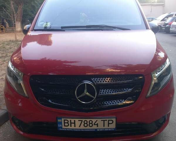 Красный Мерседес Вито, объемом двигателя 2.2 л и пробегом 226 тыс. км за 42300 $, фото 2 на Automoto.ua