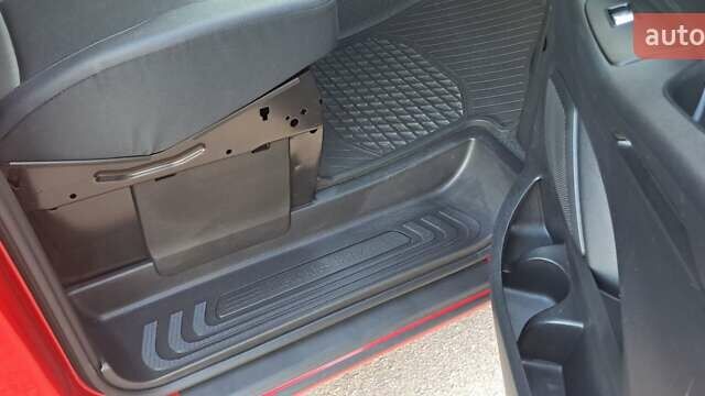 Червоний Мерседес Віто, об'ємом двигуна 2 л та пробігом 150 тис. км за 32500 $, фото 58 на Automoto.ua