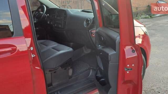 Червоний Мерседес Віто, об'ємом двигуна 2 л та пробігом 150 тис. км за 32500 $, фото 61 на Automoto.ua