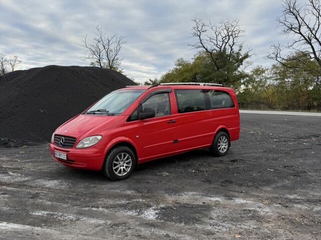 Красный Мерседес Вито, объемом двигателя 2.1 л и пробегом 440 тыс. км за 6000 $, фото 1 на Automoto.ua