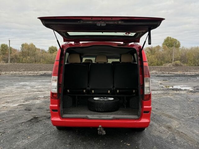 Красный Мерседес Вито, объемом двигателя 2.1 л и пробегом 440 тыс. км за 6000 $, фото 6 на Automoto.ua