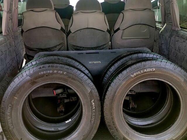 Мерседес Вито 2000 в Харькове на Automoto.ua Красный Мерседес Вито, объемом двигателя 2.1 л и пробегом 365 тыс. км за 3550 $, фото 12 на Automoto.ua