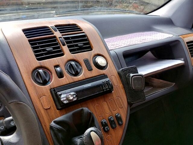 Мерседес Вито 2000 в Харькове на Automoto.ua Красный Мерседес Вито, объемом двигателя 2.1 л и пробегом 365 тыс. км за 3550 $, фото 11 на Automoto.ua