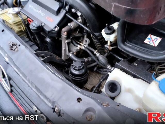 Красный Мерседес Вито, объемом двигателя 2.2 л и пробегом 267 тыс. км за 5300 $, фото 7 на Automoto.ua