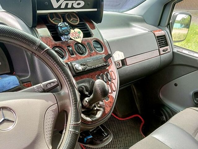 Красный Мерседес Вито, объемом двигателя 2.2 л и пробегом 200 тыс. км за 5200 $, фото 7 на Automoto.ua