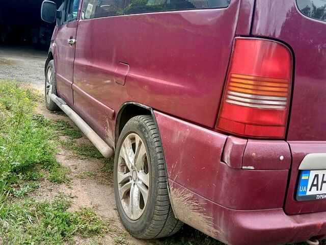 Красный Мерседес Вито, объемом двигателя 2.2 л и пробегом 200 тыс. км за 5200 $, фото 4 на Automoto.ua