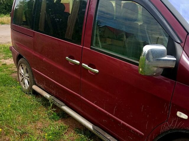 Красный Мерседес Вито, объемом двигателя 2.2 л и пробегом 200 тыс. км за 5200 $, фото 2 на Automoto.ua