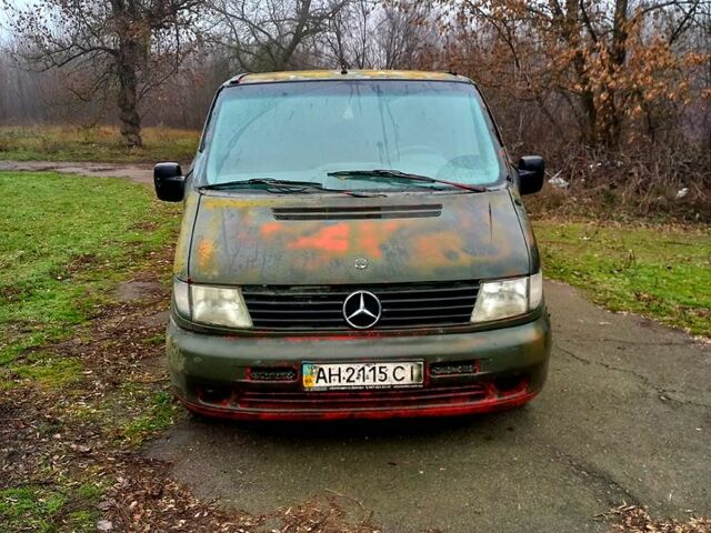 Красный Мерседес Вито, объемом двигателя 2.1 л и пробегом 412 тыс. км за 2950 $, фото 1 на Automoto.ua