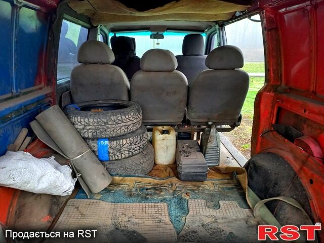 Красный Мерседес Вито, объемом двигателя 2.1 л и пробегом 412 тыс. км за 2950 $, фото 7 на Automoto.ua