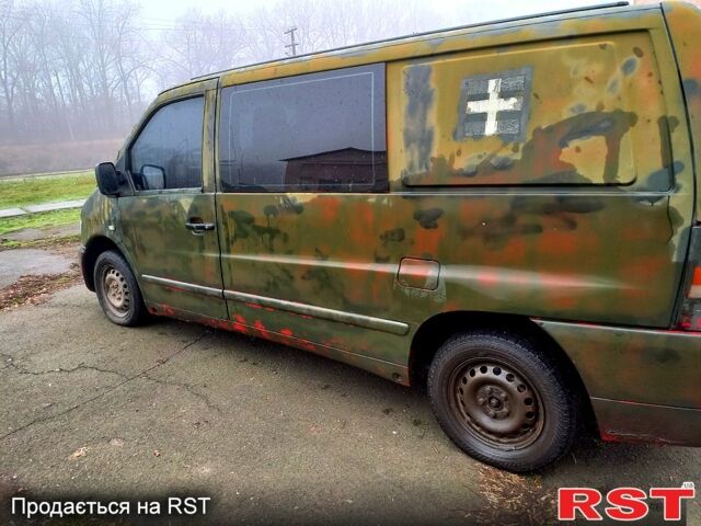 Красный Мерседес Вито, объемом двигателя 2.1 л и пробегом 412 тыс. км за 2950 $, фото 3 на Automoto.ua