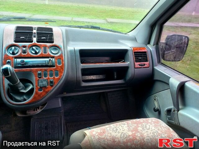 Красный Мерседес Вито, объемом двигателя 2.1 л и пробегом 412 тыс. км за 2950 $, фото 8 на Automoto.ua