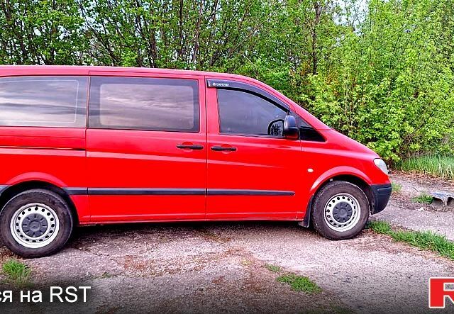 Красный Мерседес Вито, объемом двигателя 2.2 л и пробегом 320 тыс. км за 8700 $, фото 1 на Automoto.ua