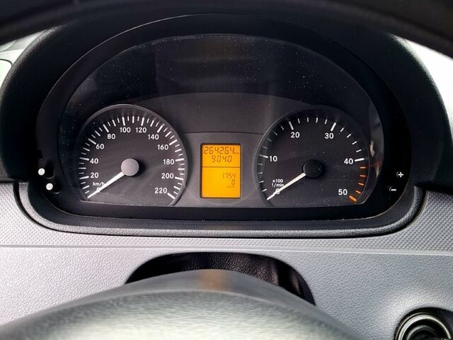 Мерседес Вито 2007 в Яготине на Automoto.ua Красный Мерседес Вито, объемом двигателя 2.1 л и пробегом 264 тыс. км за 6000 $, фото 5 на Automoto.ua