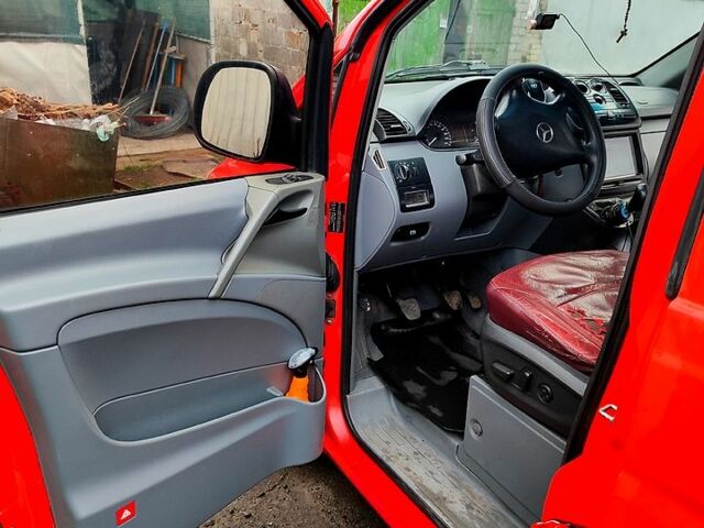 Красный Мерседес Вито, объемом двигателя 2.1 л и пробегом 400 тыс. км за 6500 $, фото 5 на Automoto.ua