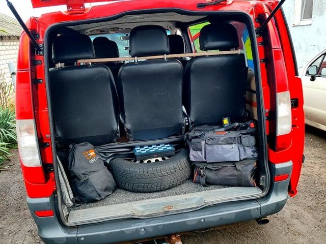 Красный Мерседес Вито, объемом двигателя 2.1 л и пробегом 400 тыс. км за 6500 $, фото 4 на Automoto.ua