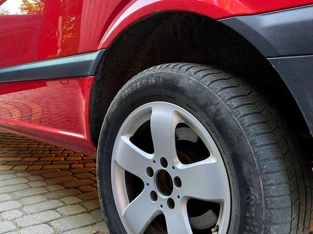 Красный Мерседес Вито, объемом двигателя 2.1 л и пробегом 286 тыс. км за 8500 $, фото 5 на Automoto.ua