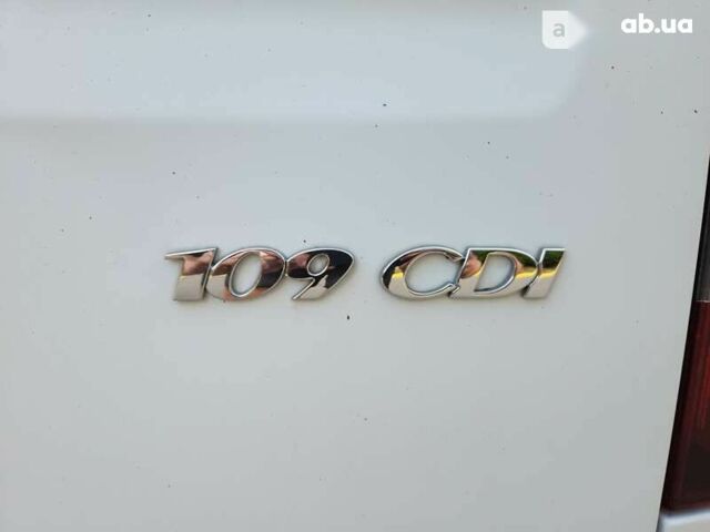 Мерседес Вито, объемом двигателя 2.2 л и пробегом 400 тыс. км за 7300 $, фото 24 на Automoto.ua