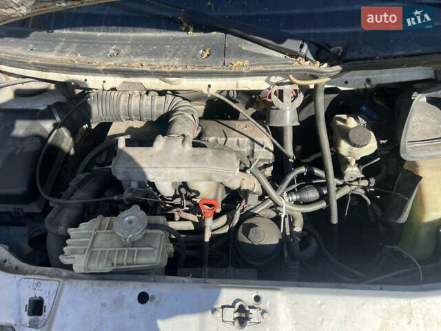 Мерседес Вито, объемом двигателя 2.3 л и пробегом 399 тыс. км за 3100 $, фото 7 на Automoto.ua