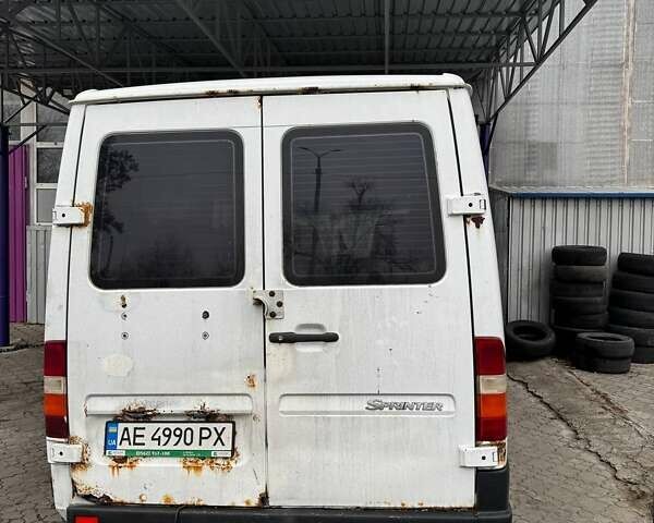 Мерседес Вито, объемом двигателя 2.15 л и пробегом 502 тыс. км за 6000 $, фото 4 на Automoto.ua