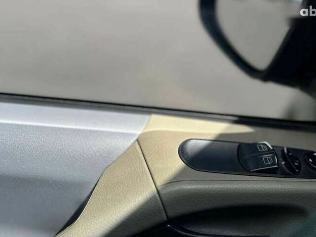 Мерседес Вито, объемом двигателя 2.2 л и пробегом 235 тыс. км за 7600 $, фото 9 на Automoto.ua
